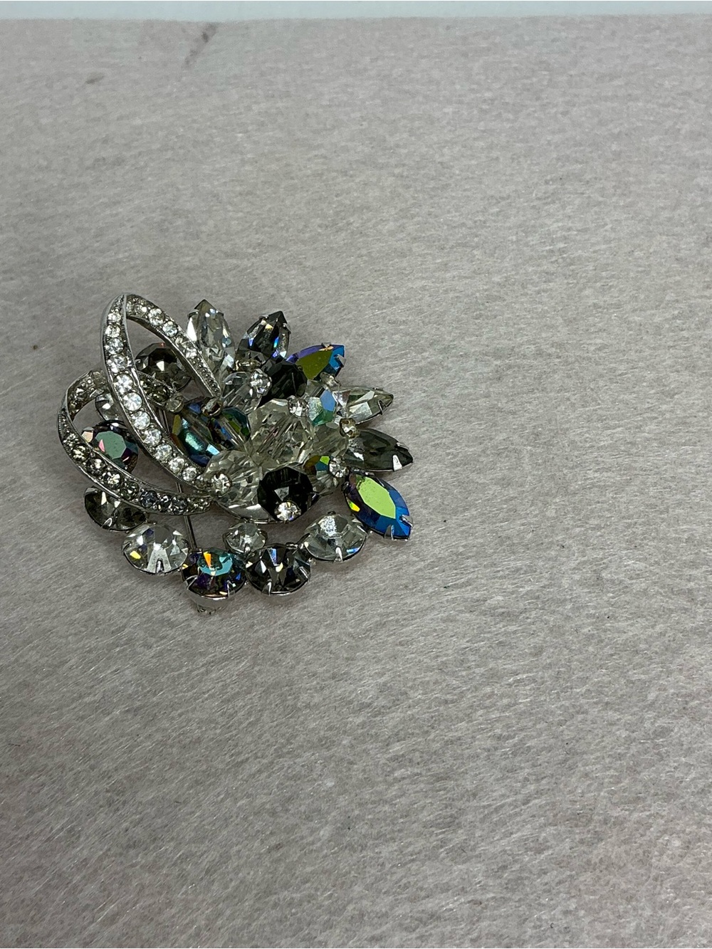 2262 -Mid-Century 1970-1980 Avon Aurora Borealis and Clear Crystal Floral Brooch - Picture 10 of 16